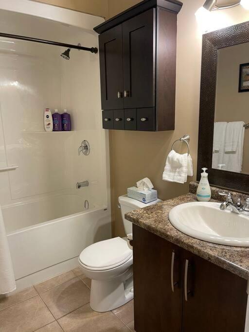 Cozy 2 Bedroom Home In Chatham - Left Side Exterior foto