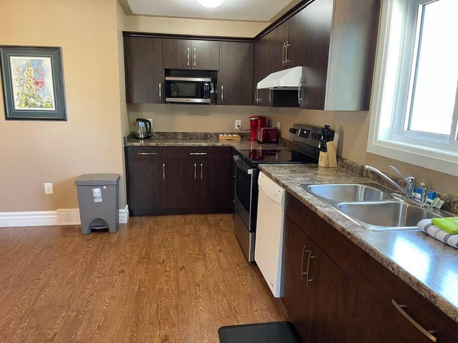 Cozy 2 Bedroom Home In Chatham - Left Side Exterior foto